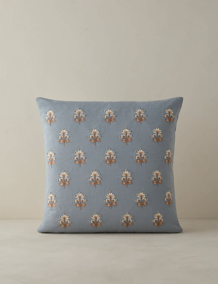 #color::blue-and-ivory #style::square #fill-type::pillow-cover-only #fill-type::with-feather-down-insert