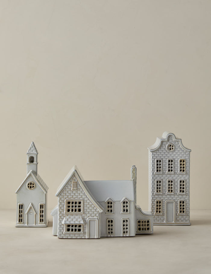 #style::chapel #style::tudor #style::brownstone