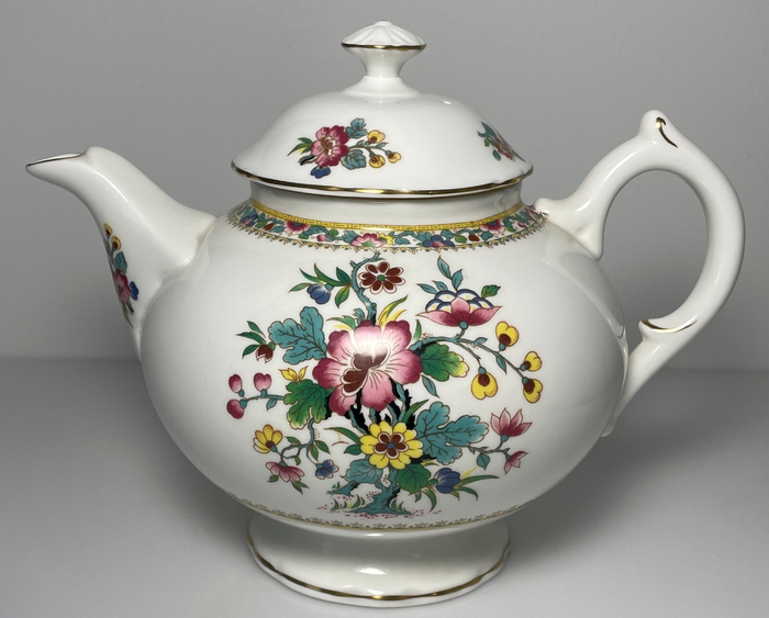 Coalport Ming Rose Teapot and Lid 5 Cup 7 1/2"0