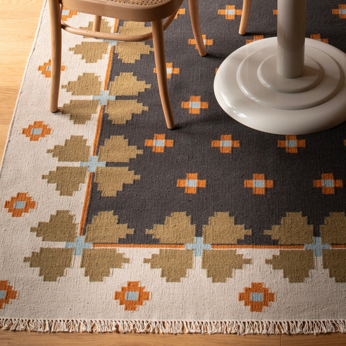 Flora Rug Swatch