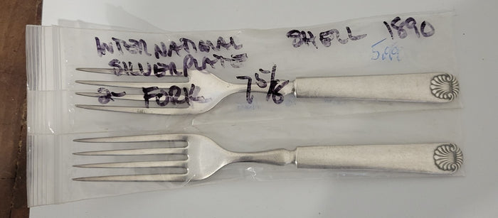 International Silver Rogers Shell 1890 Forks 7 3/4" 2 Pcs. Silverplate Flatware0