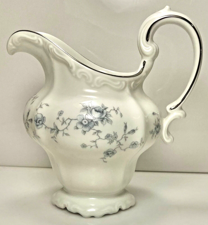 Johann Haviland Blue Garland Creamer Bavaria 4 1/4"0