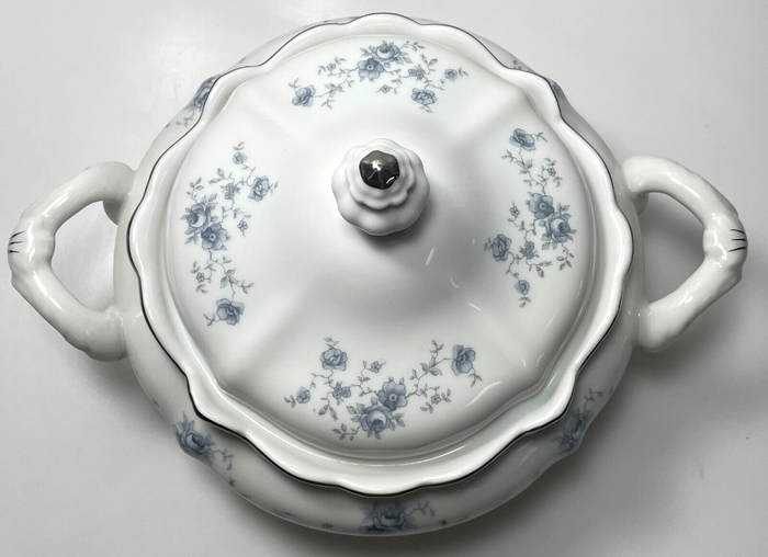 Johann Haviland Blue Garland Round Vegetable Bowl Covered 7 1/4" Stripe Handle1