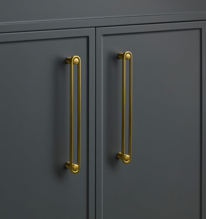 Front view of Landon Pull showcasing its vertical bar design on dark gray cabinet doors