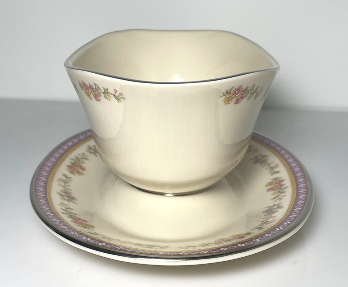 Lenox Amethyst Gravy Boat and Attached Underplate2