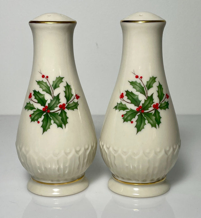 Lenox Holiday Sculpted Salt and Pepper Set 4 1/2"0