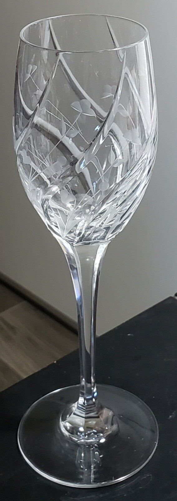 Mikasa English Garden Wine Glass 8 1/4"1