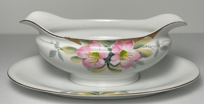 Noritake Azalea Gravy Boat with Attached Underplate0