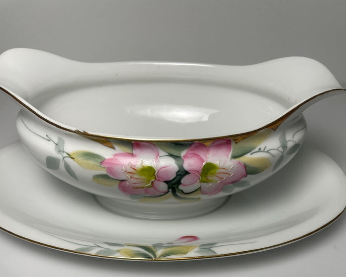 Noritake Azalea Gravy Boat with Attached Underplate1