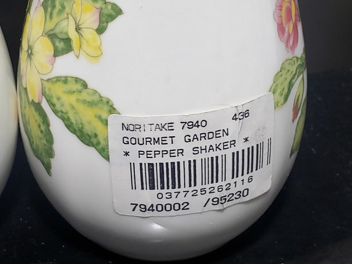Noritake Gourmet Garden Salt and Pepper Set 3 5/8"2