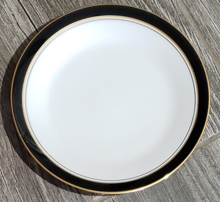 Noritake Ivory and Ebony Dinner Plate 10 1/2"0