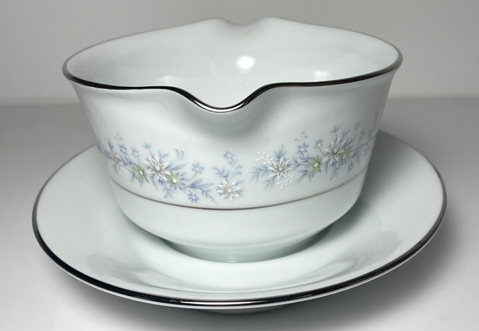Noritake Marywood Gravy Boat with Attached Underplate1