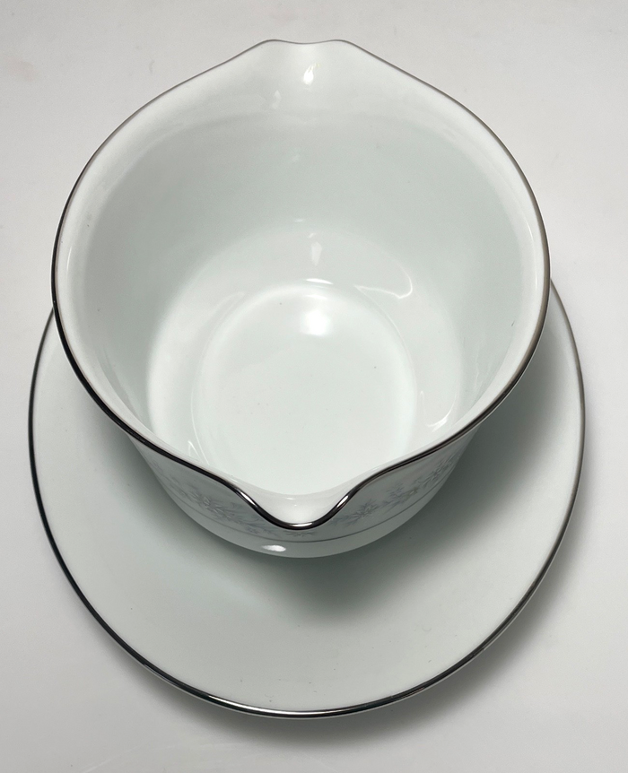 Noritake Marywood Gravy Boat with Attached Underplate2