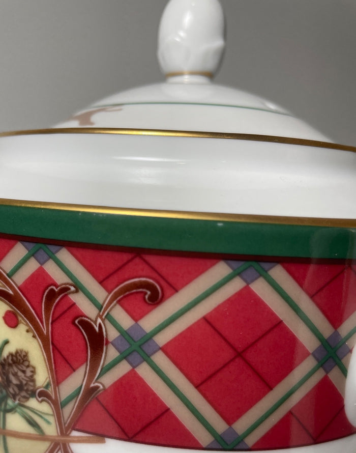 Noritake Royal Hunt Teapot and Lid 5 Cup 7 1/4"4