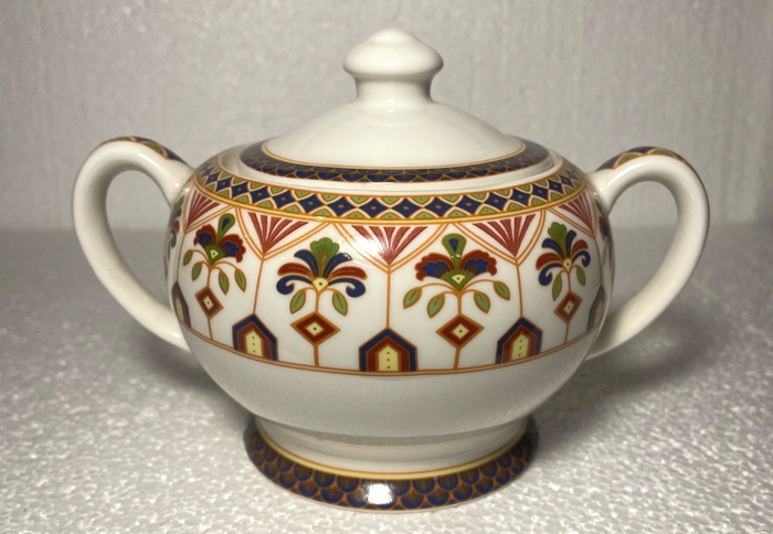 Queen's Imari Sugar Bowl and Lid0