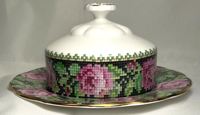 Royal Albert Needle Point Round Covered Butter Dish0
