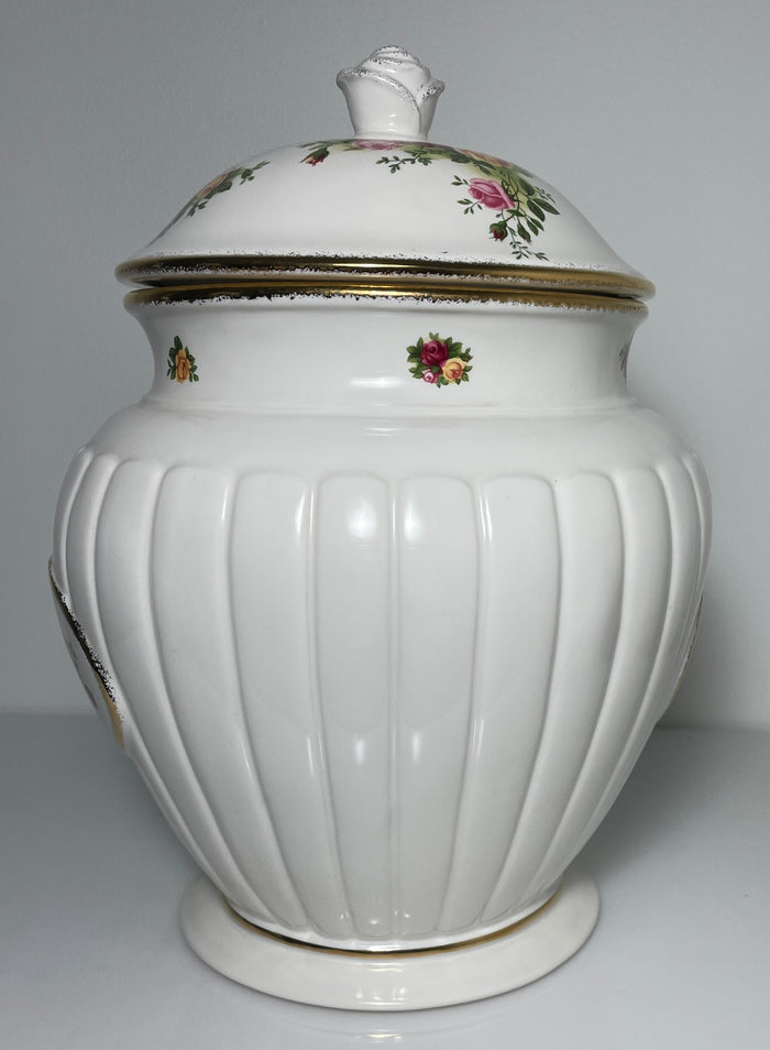 Royal Albert Old Country Roses Cookie Jar and Lid 11 1/2"1