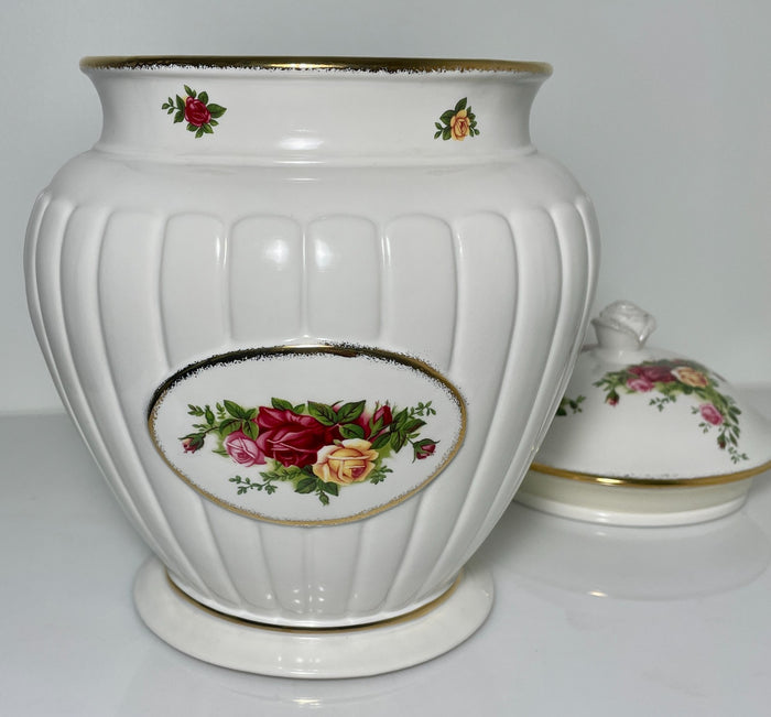 Royal Albert Old Country Roses Cookie Jar and Lid 11 1/2"4