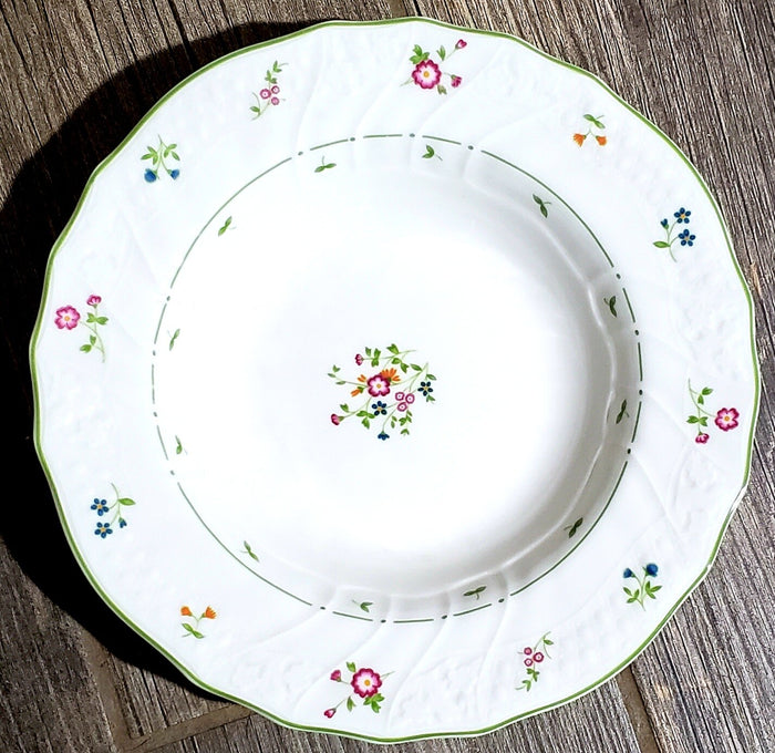 Royal Doulton Avignon Soup Bowl 8 5/8"1