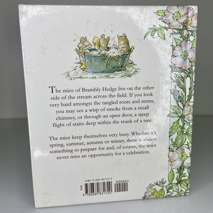 Royal Doulton Brambly Hedge Poppy's Babies Hardcover Book2