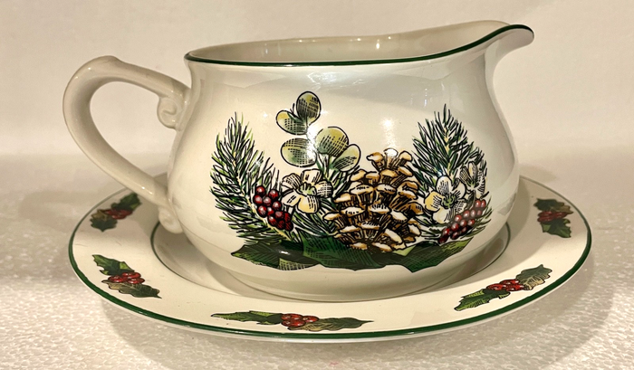 Royal Gallery Garland Gravy Boat and Underplate0