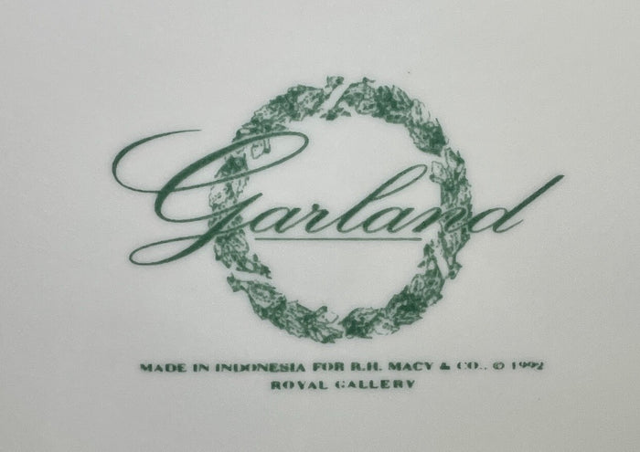 Royal Gallery Garland Gravy Boat and Underplate1