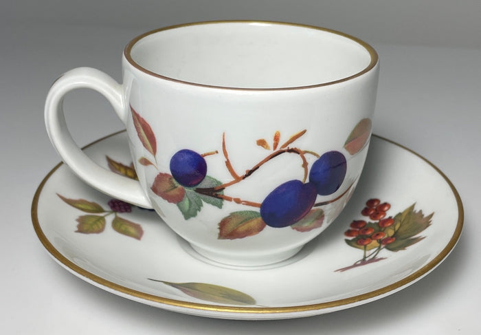 Royal Worcester Evesham Gold Cup and Saucer Set England 1 Stripe On Handle1