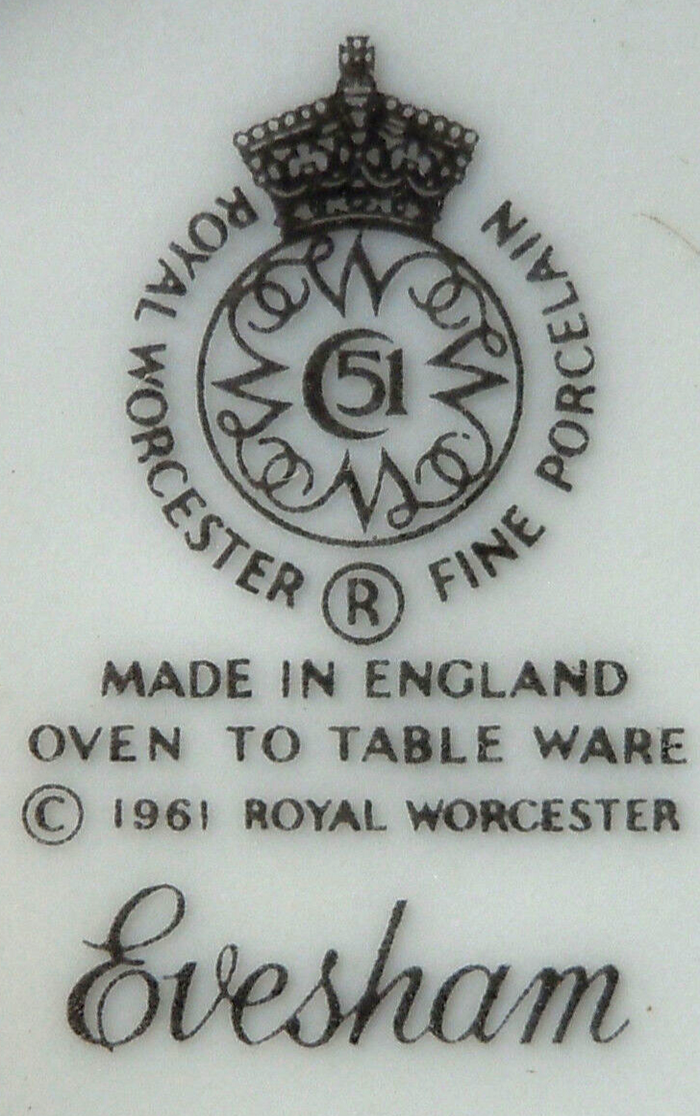 Royal Worcester Evesham Gold Cup and Saucer Set England 1 Stripe On Handle3