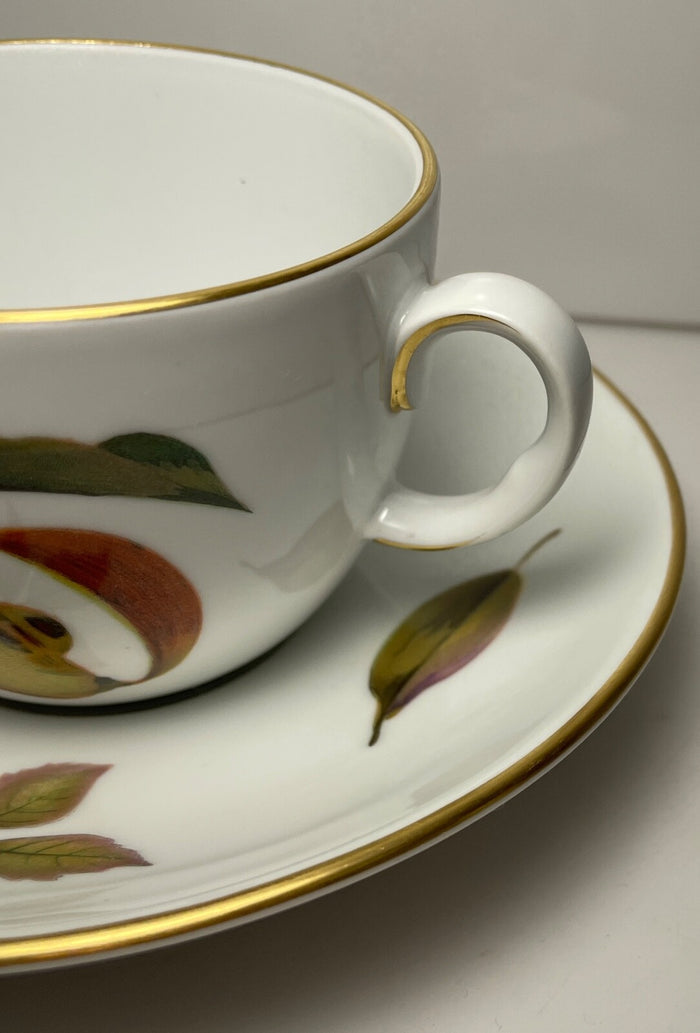 Royal Worcester Evesham Gold Cup and Saucer Set England2