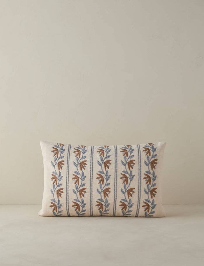 #color::natural-and-blue #style::lumbar #fill-type::pillow-cover-only #fill-type::with-feather-down-insert