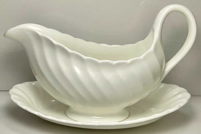 Wedgwood Candlelight Gravy Boat and Underplate1