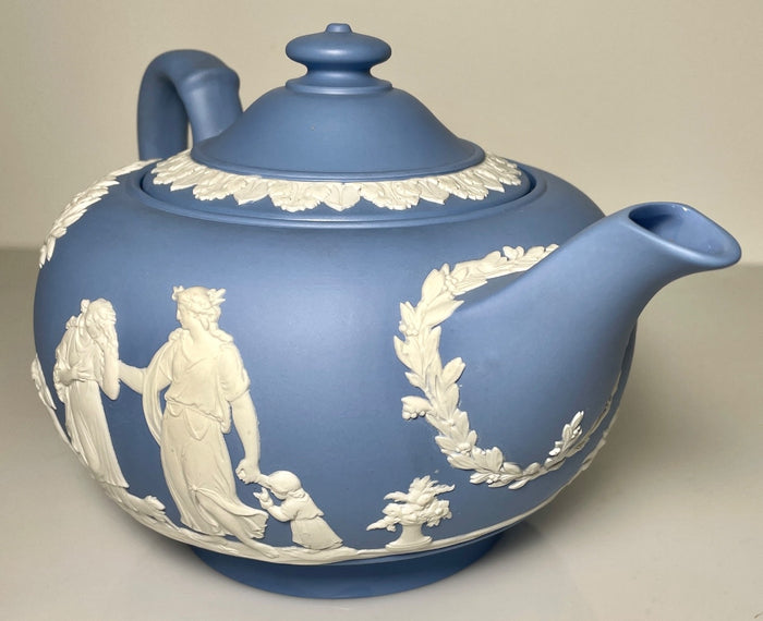 Wedgwood Cream Color on Lavender Pale Blue Jasperware Teapot and Lid 5" 4 Cup3