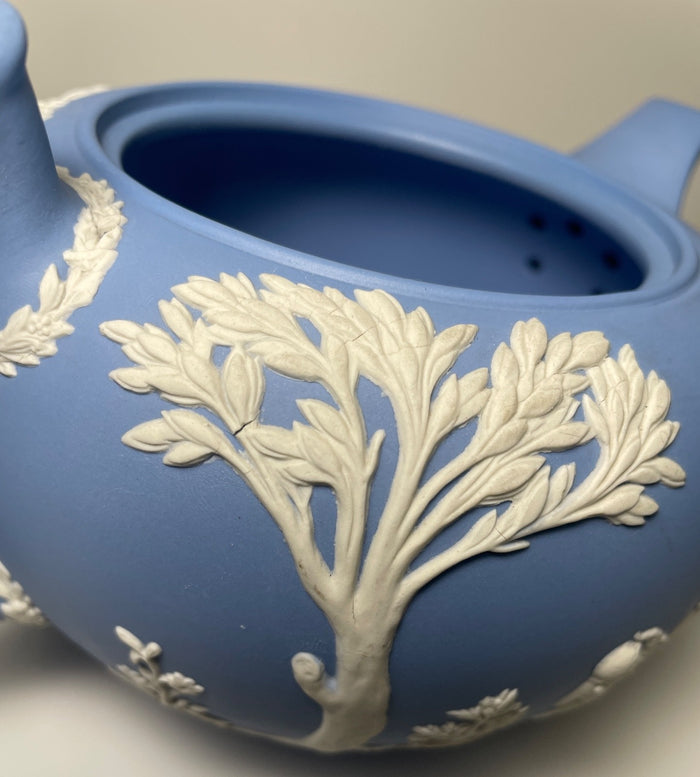 Wedgwood Cream Color on Lavender Pale Blue Jasperware Teapot and Lid 5" 4 Cup4