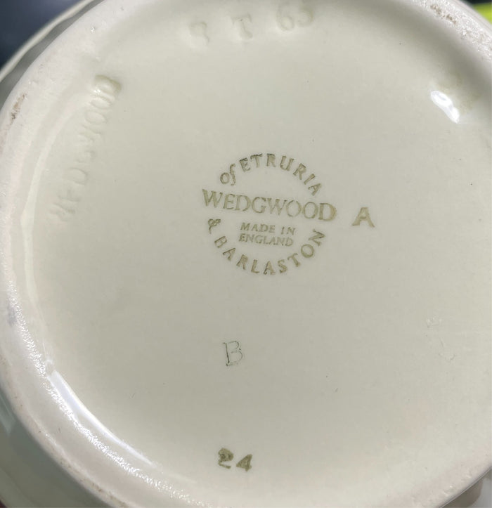 Wedgwood D'Ye Ken John Peel White 5 1/2" Pitcher 24 Ounce5
