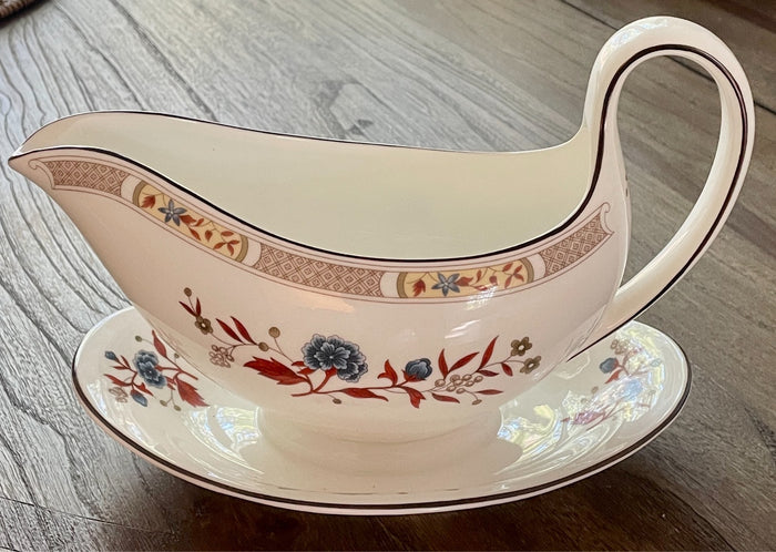Wedgwood Jamestown Gravy Boat with attached Underplate0
