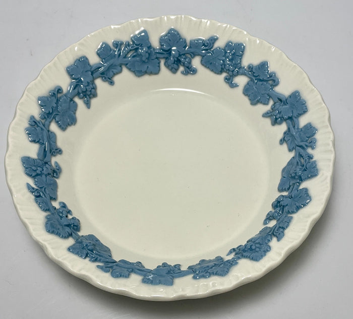 Wedgwood Lavender on Cream Color Shell Edge Fruit Bowl 5 1/8"0