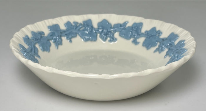 Wedgwood Lavender on Cream Color Shell Edge Fruit Bowl 5 1/8"1