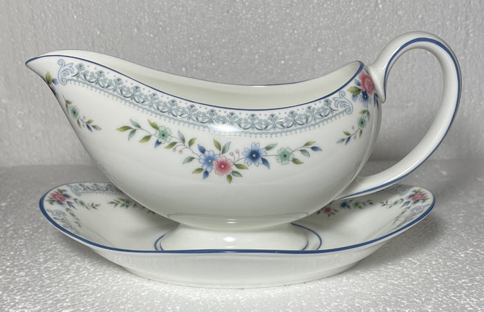 Wedgwood Rosedale Gravy Boat and Underplate0