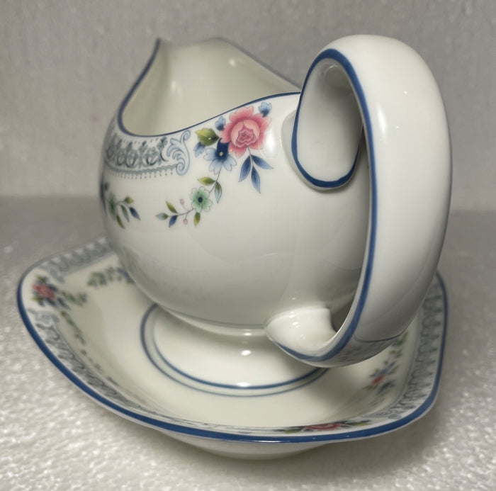 Wedgwood Rosedale Gravy Boat and Underplate1