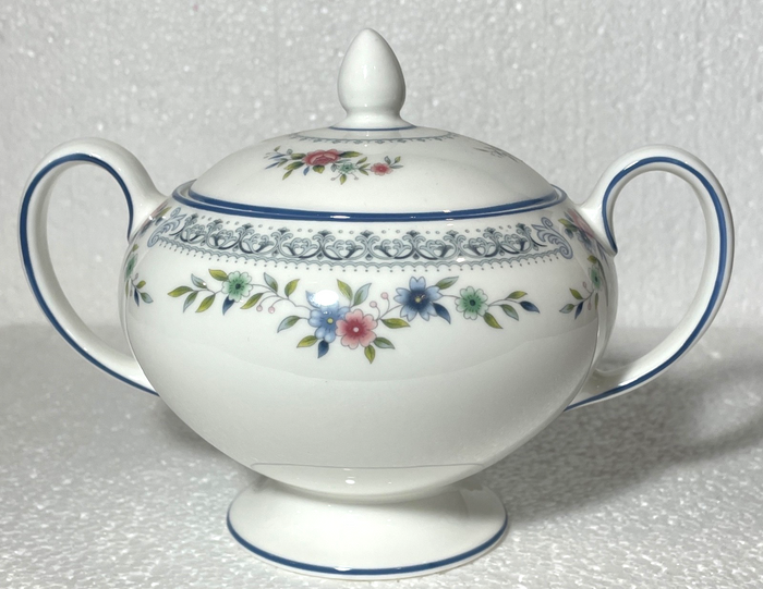 Wedgwood Rosedale Sugar Bowl and Lid 4 1/2"0