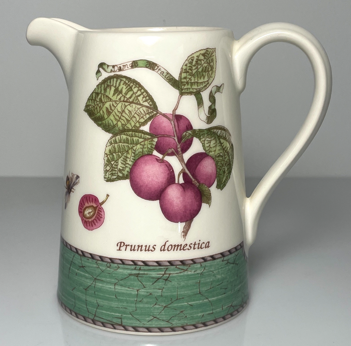Wedgwood Sarah's Garden Creamer 4" 10 Ounce0
