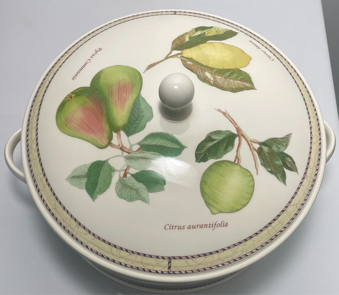 Wedgwood Sarah's Garden Round Stacking Covered Vegetable Bowl 9 1/2"2