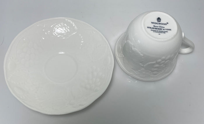 Wedgwood Strawberry and Vine Cup and Saucer Set2