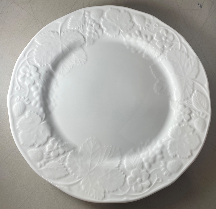 Wedgwood Strawberry and Vine Dinner Plate 11 1/8"0