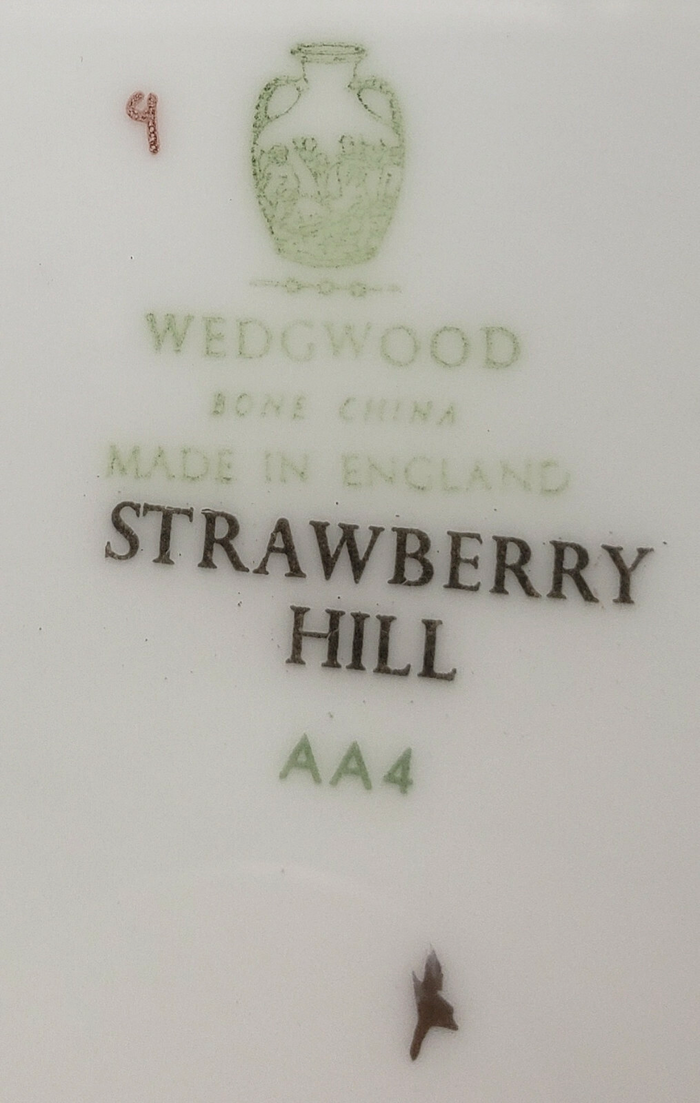 Wedgwood Strawberry Hill Dinner Plate 10 7/8"1