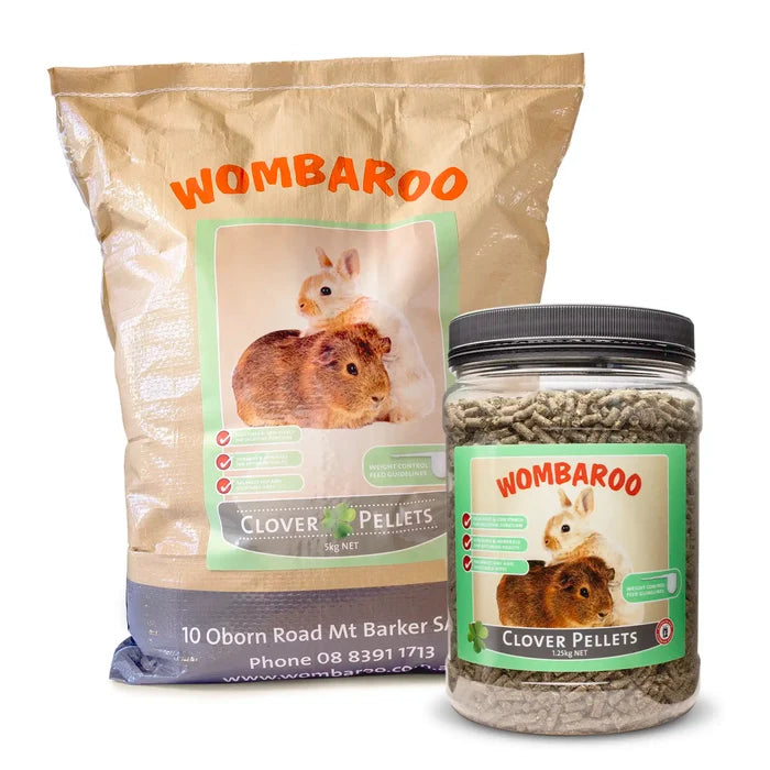 Image of both the larger 5 kg bag and smaller 1.25 kg jar of Wombaroo Clover Pellets.